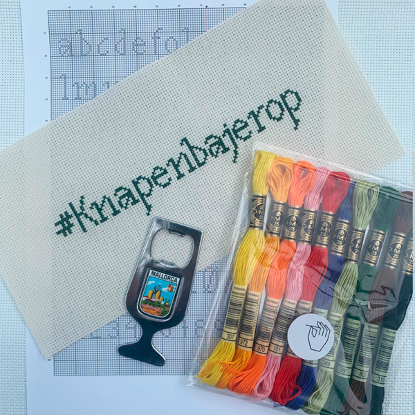 Broderikit: Broderistens håndskrift som alfabet