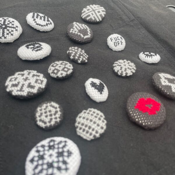 Mønstre til download - udenfor kategori - Broderistens broderede knapper