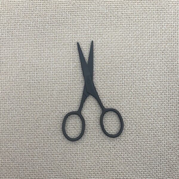 Broderistens sorte saks