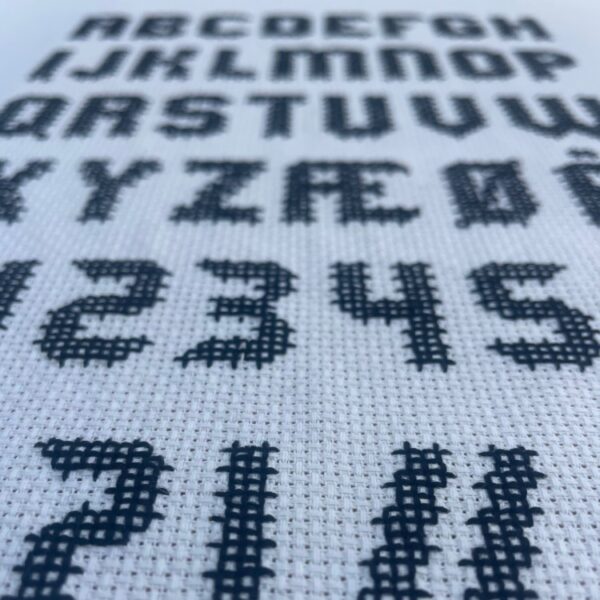 Broderistens sortseer alfabet