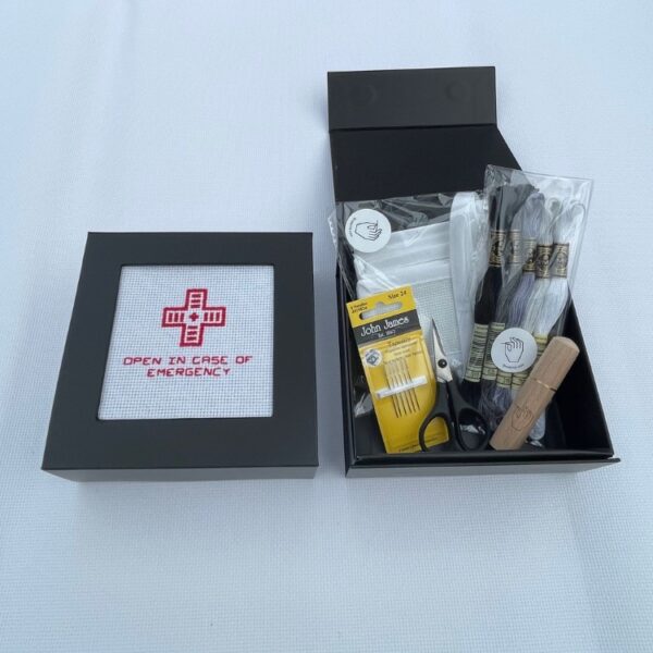 Broderistens "Emergency" box