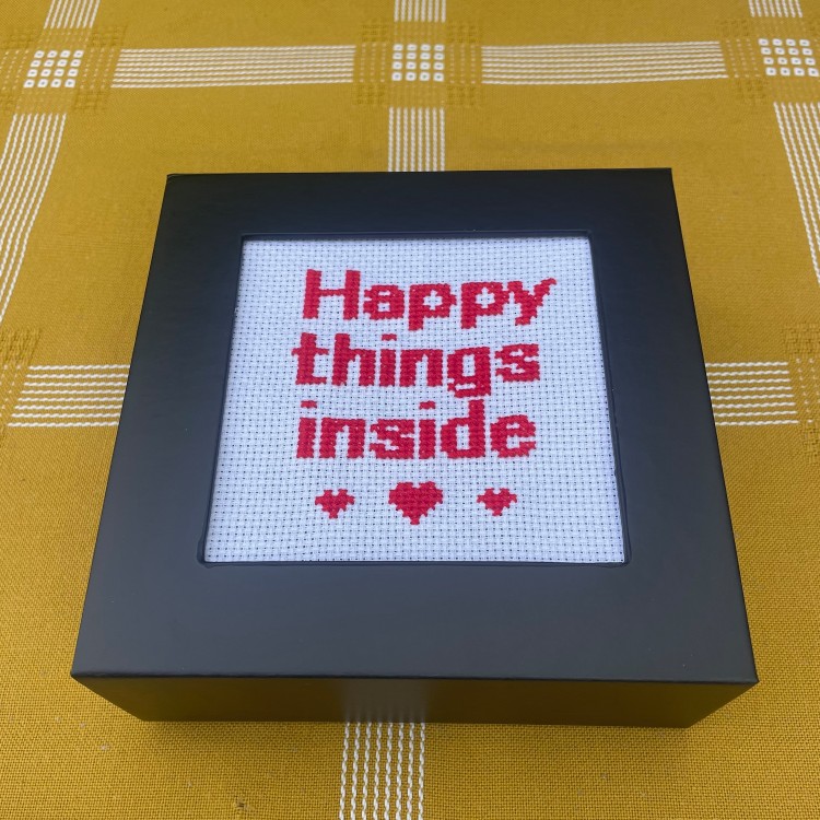 Broderistens "Happy" box - Billede 2