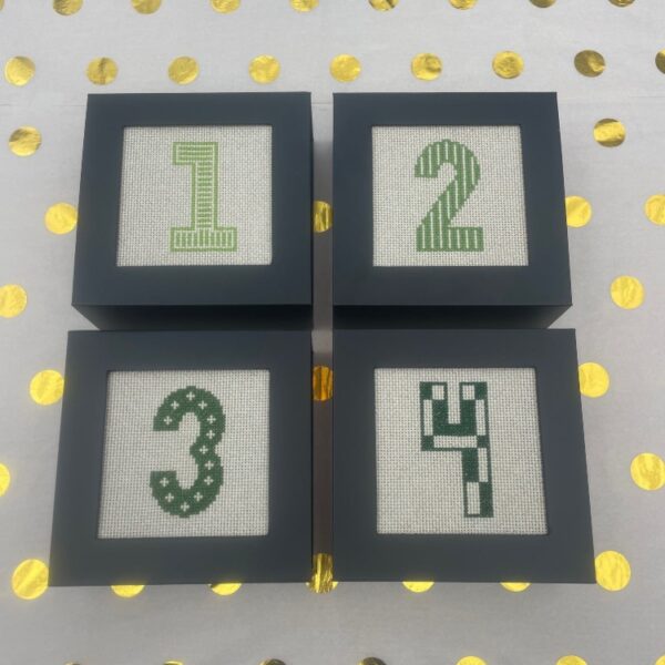 Broderistens "Adventsboxe" (4 stk)